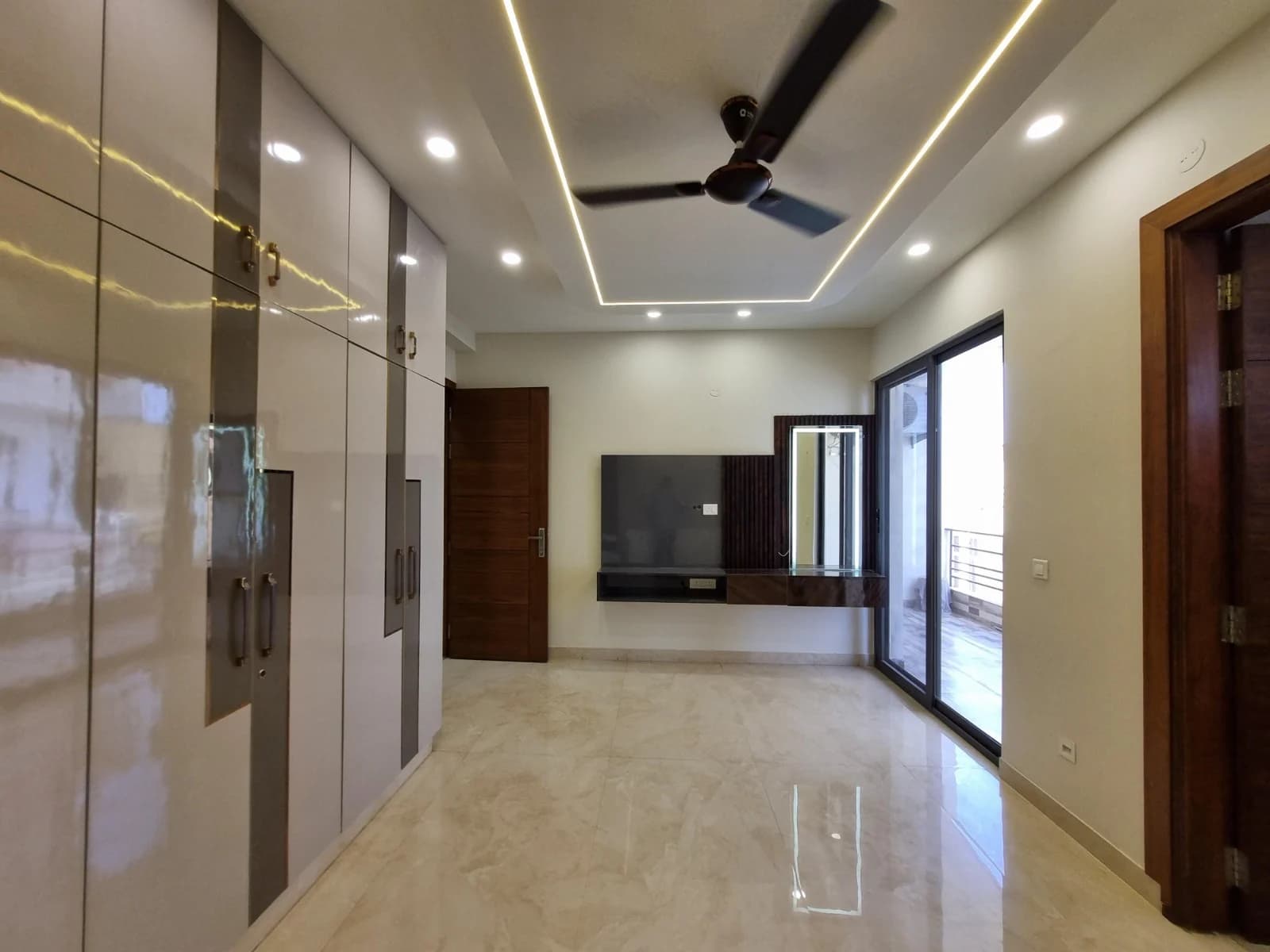 2 BHK Flat in Sector 77, Gurgaon